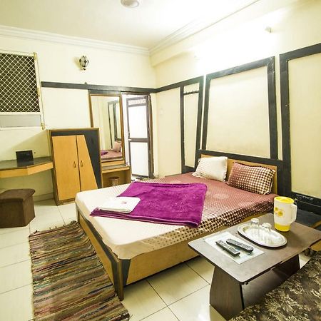 Hotel Gujarat Palace Ujjain Buitenkant foto