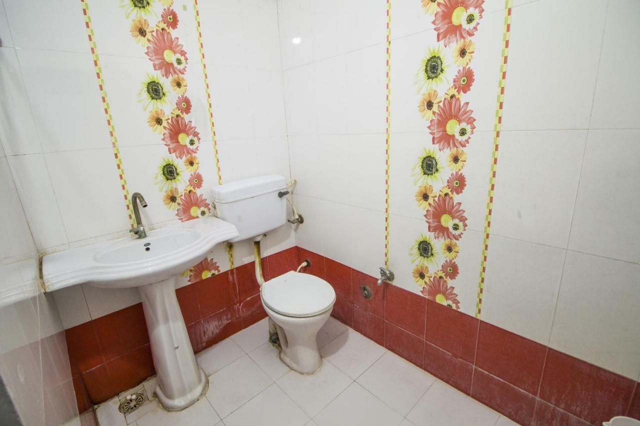 Hotel Gujarat Palace Ujjain Buitenkant foto