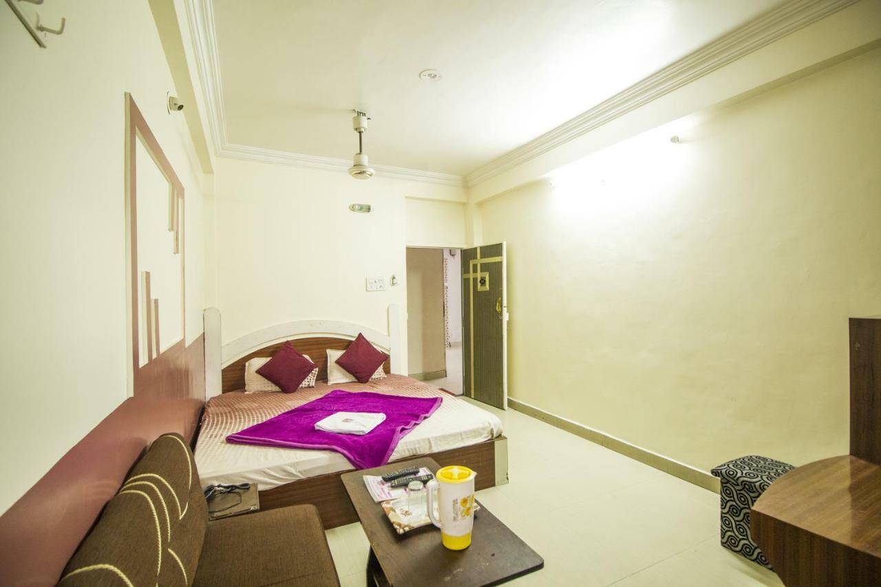 Hotel Gujarat Palace Ujjain Buitenkant foto