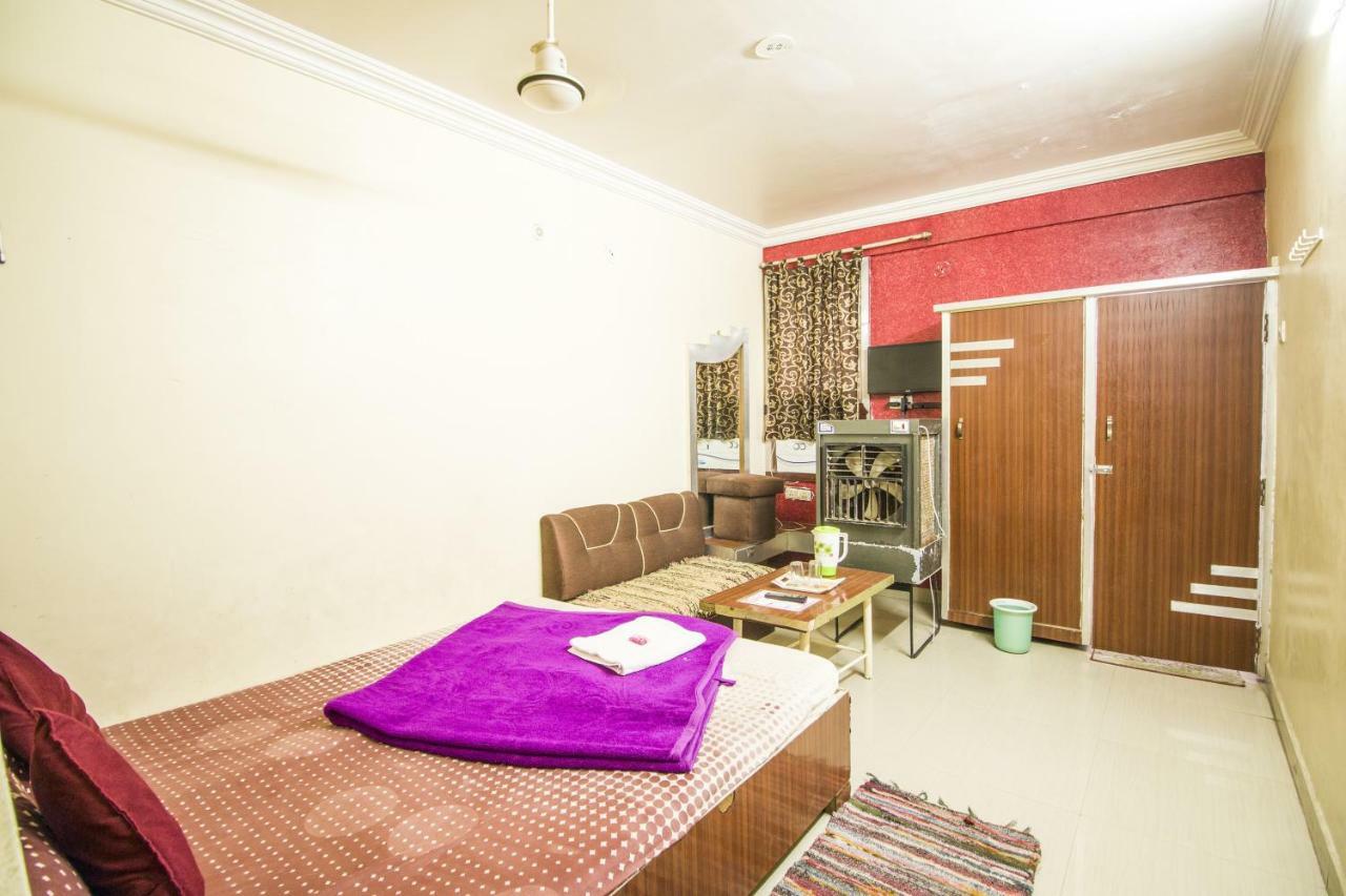Hotel Gujarat Palace Ujjain Buitenkant foto