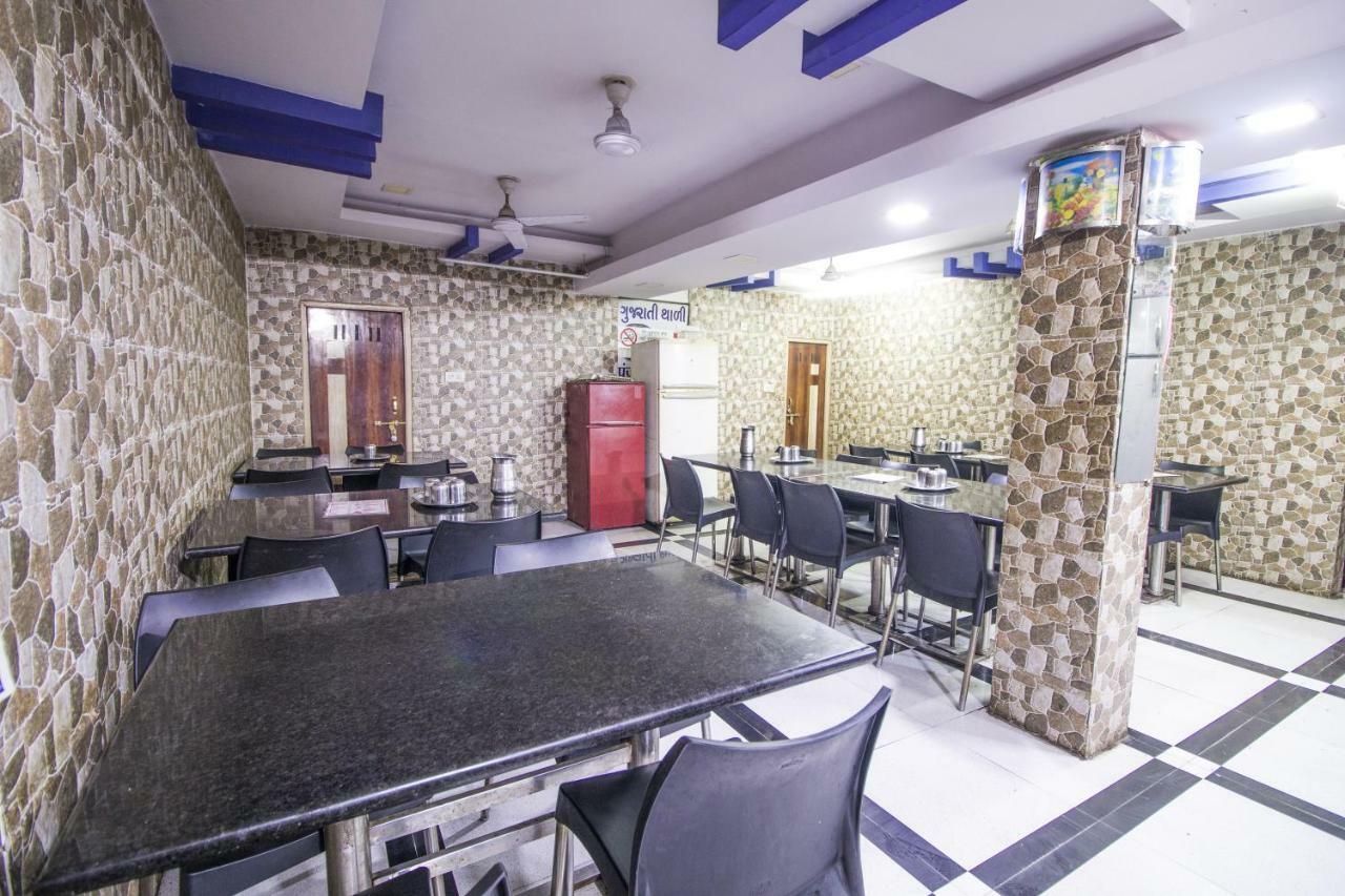 Hotel Gujarat Palace Ujjain Buitenkant foto