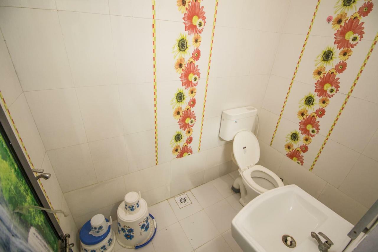 Hotel Gujarat Palace Ujjain Buitenkant foto