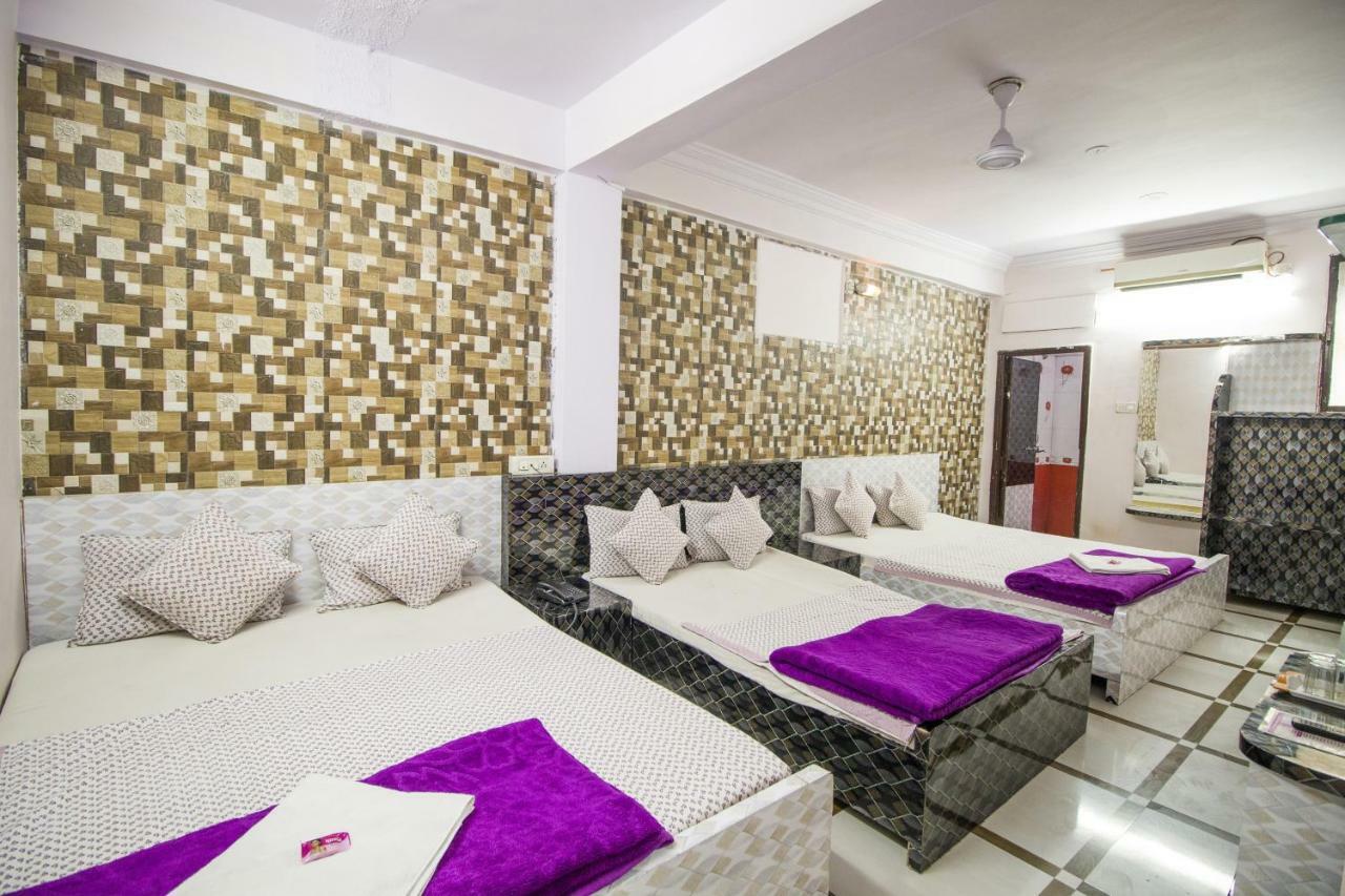 Hotel Gujarat Palace Ujjain Buitenkant foto