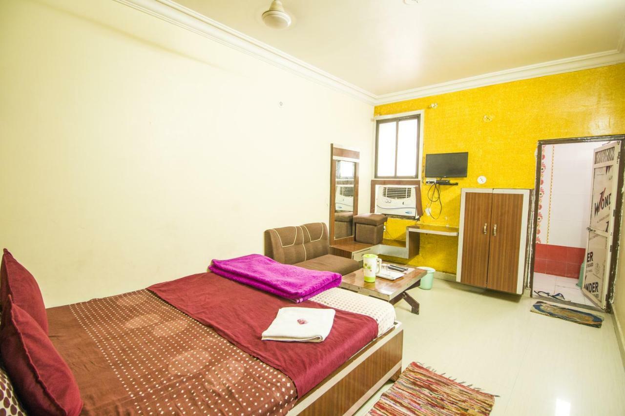 Hotel Gujarat Palace Ujjain Buitenkant foto