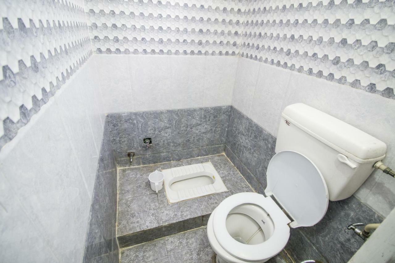 Hotel Gujarat Palace Ujjain Buitenkant foto