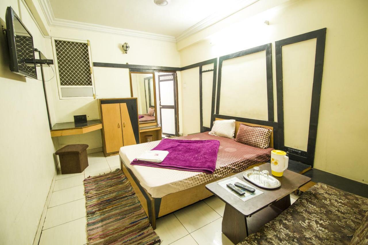 Hotel Gujarat Palace Ujjain Buitenkant foto