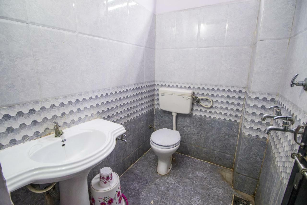 Hotel Gujarat Palace Ujjain Buitenkant foto