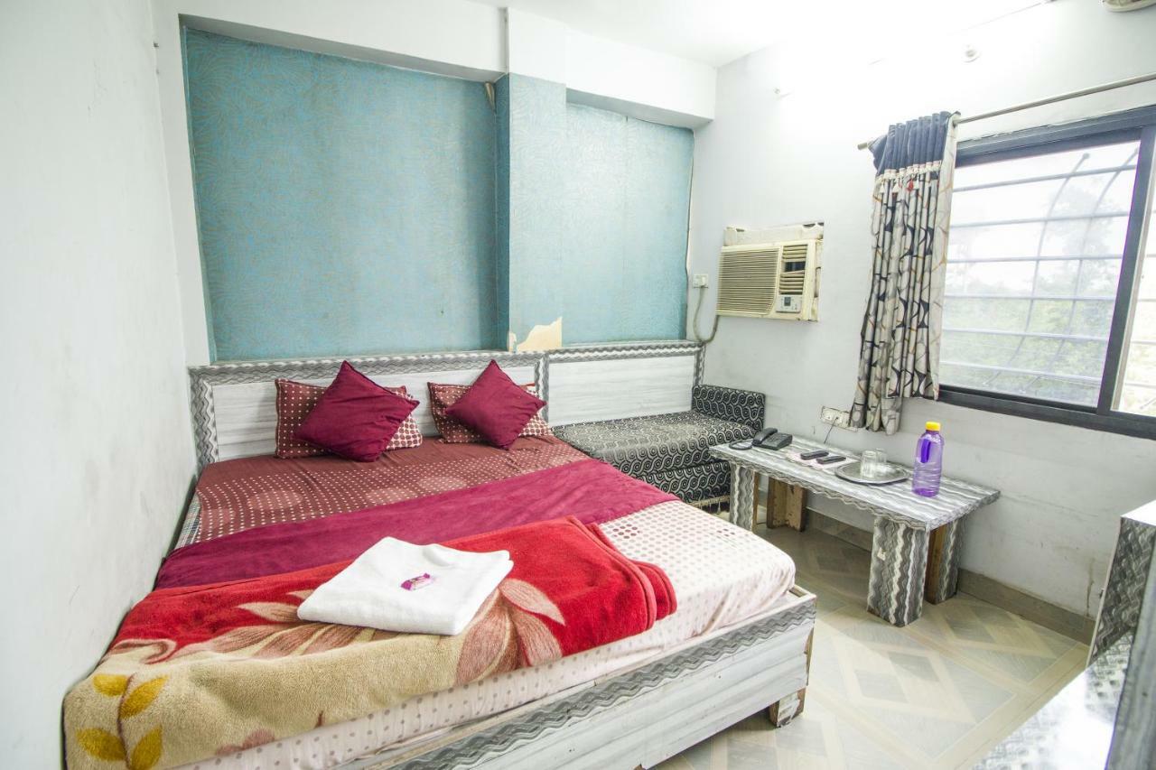 Hotel Gujarat Palace Ujjain Buitenkant foto