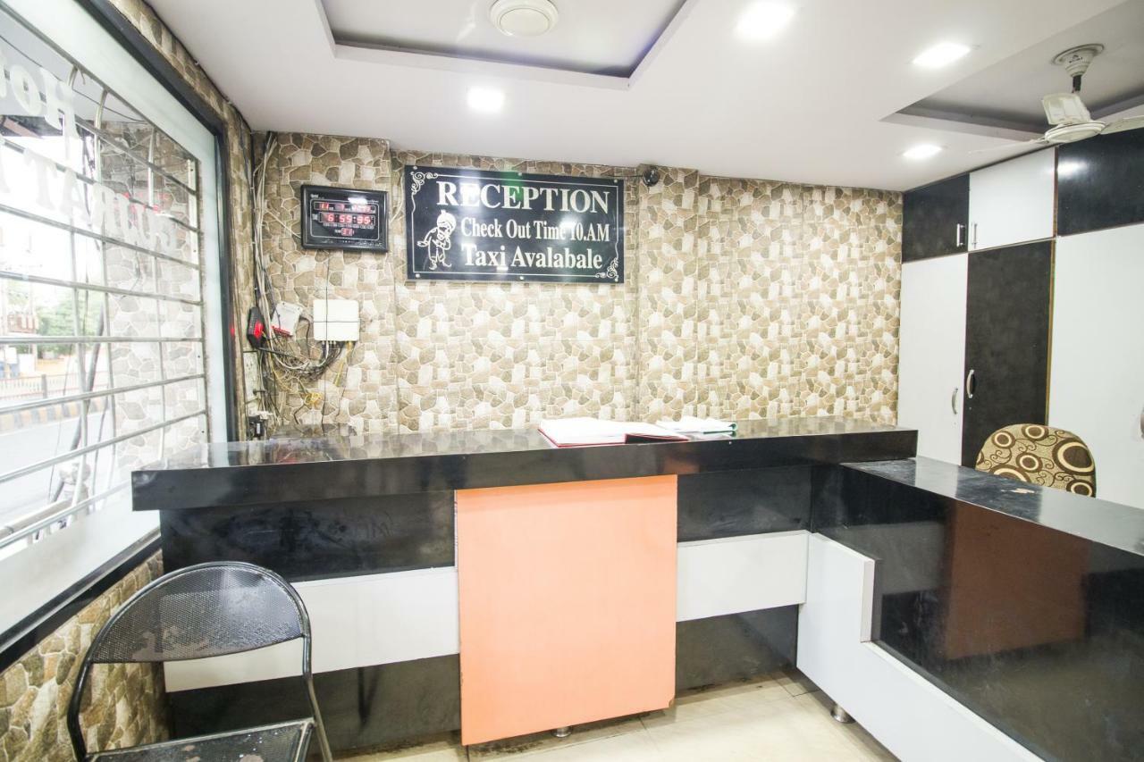 Hotel Gujarat Palace Ujjain Buitenkant foto