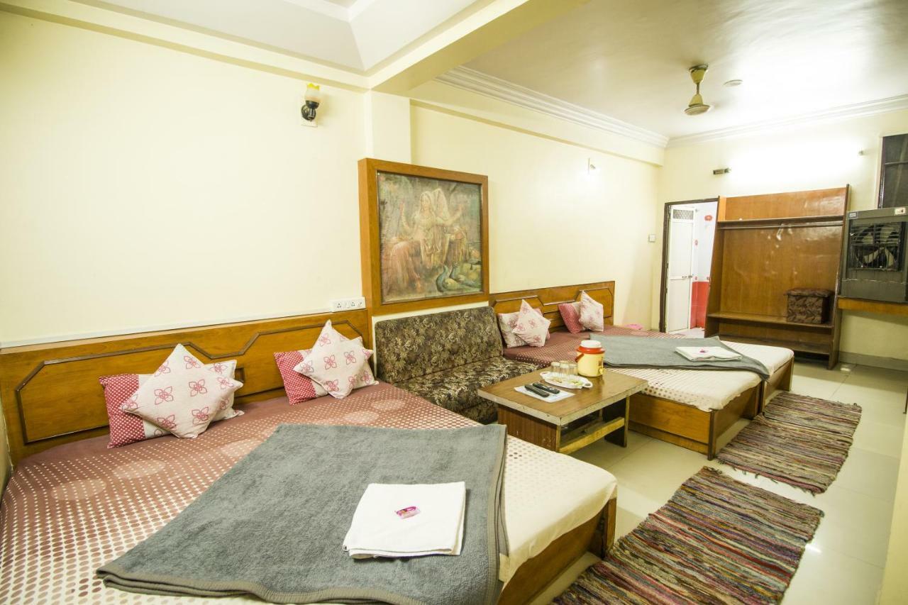Hotel Gujarat Palace Ujjain Buitenkant foto