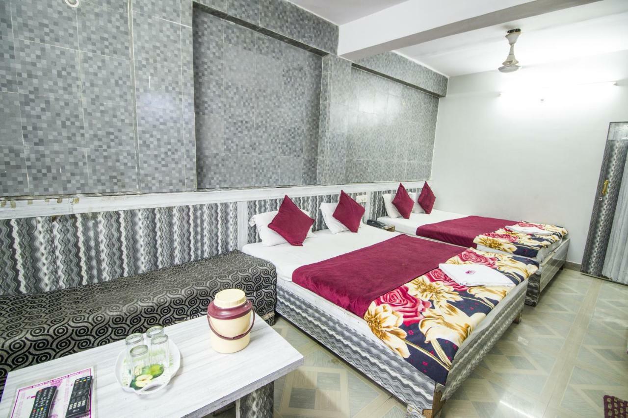 Hotel Gujarat Palace Ujjain Buitenkant foto