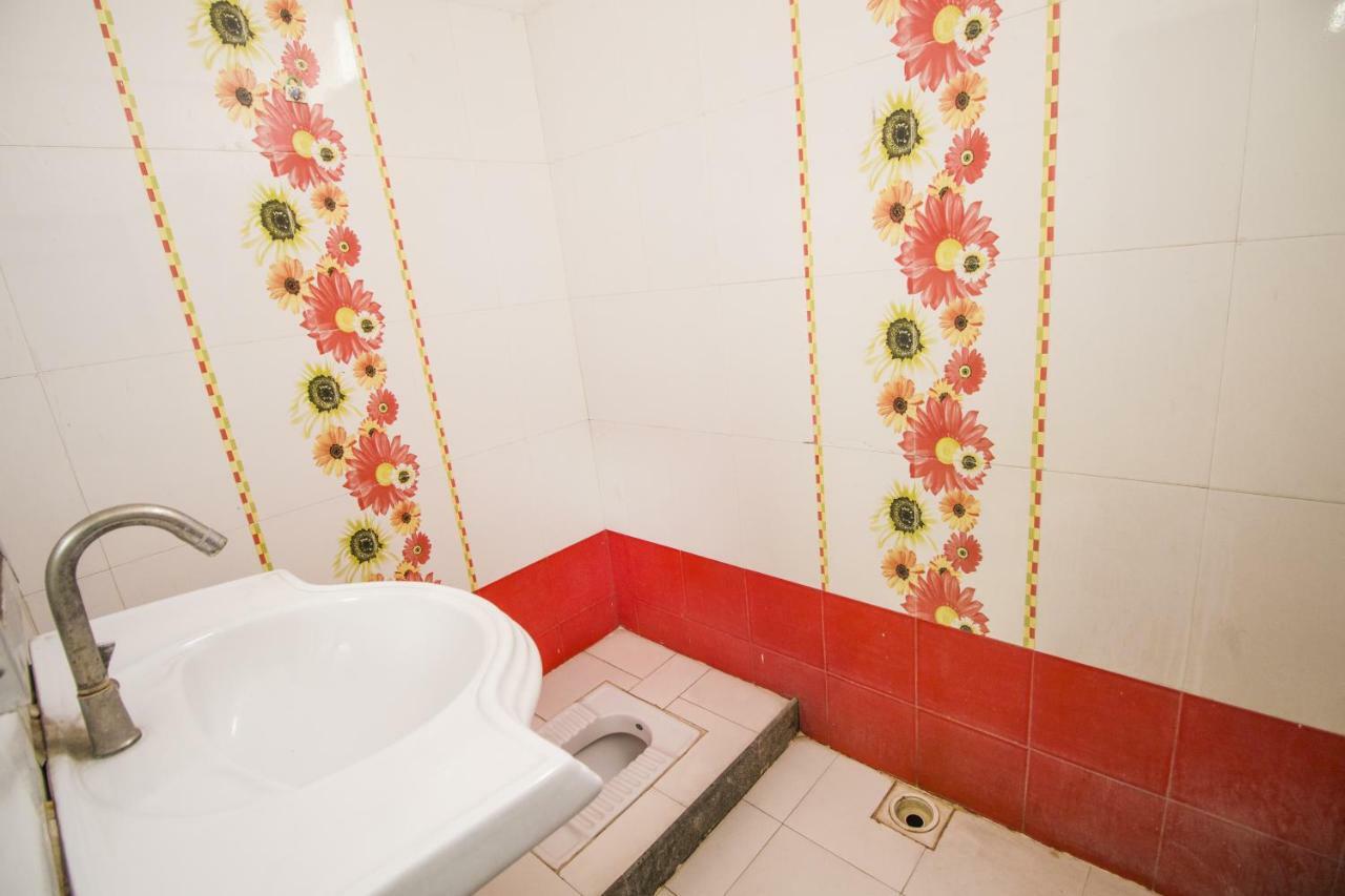 Hotel Gujarat Palace Ujjain Buitenkant foto