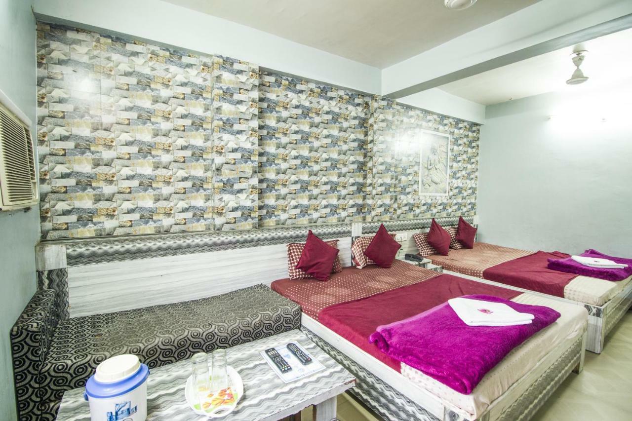 Hotel Gujarat Palace Ujjain Buitenkant foto