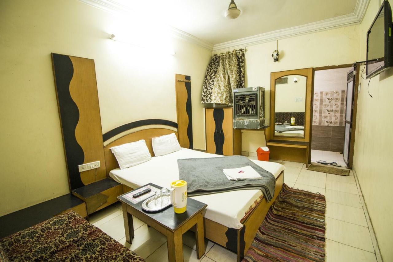 Hotel Gujarat Palace Ujjain Buitenkant foto