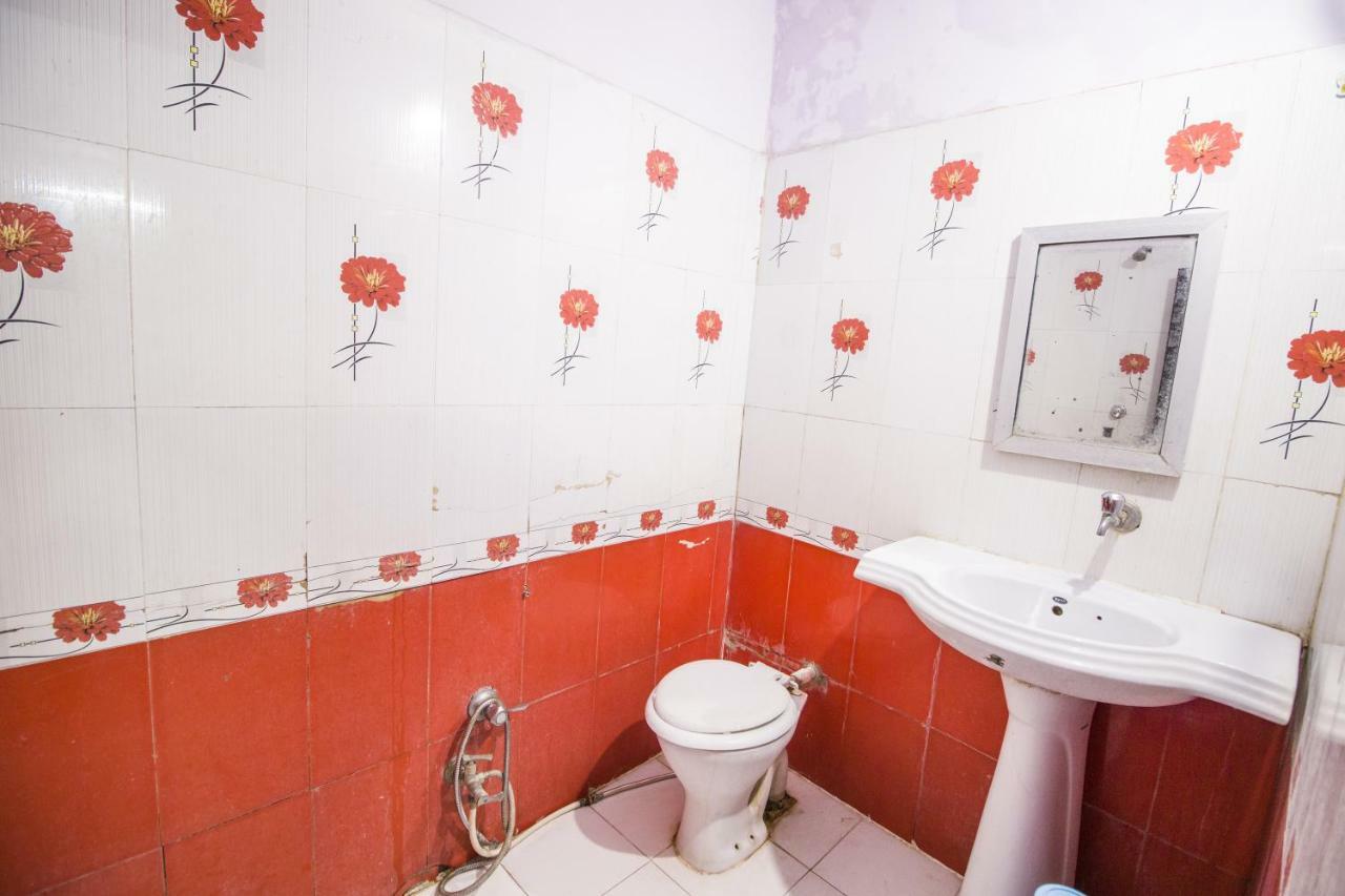 Hotel Gujarat Palace Ujjain Buitenkant foto